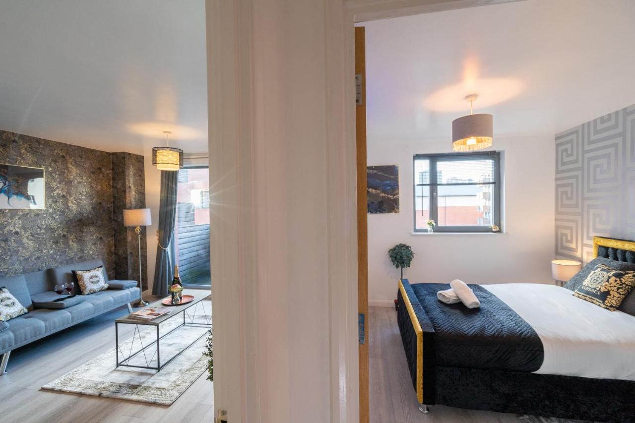 Caliber Stays Birmingham Bliss - Medusa Suite Apartments - Central 2-Bed Retreat - City Attractions, Sleeps 4, Free Netflix, Nearby Parking & Close Proximity - Bullring, Grand Central, The Cube - 5 Minutes Walk Esterno foto