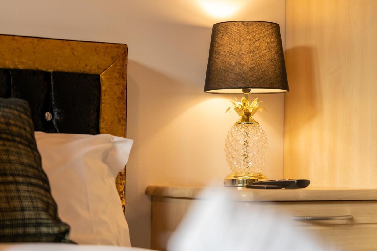 Caliber Stays Birmingham Bliss - Medusa Suite Apartments - Central 2-Bed Retreat - City Attractions, Sleeps 4, Free Netflix, Nearby Parking & Close Proximity - Bullring, Grand Central, The Cube - 5 Minutes Walk Esterno foto