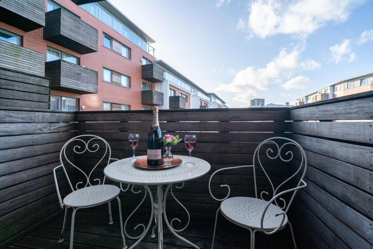 Caliber Stays Birmingham Bliss - Medusa Suite Apartments - Central 2-Bed Retreat - City Attractions, Sleeps 4, Free Netflix, Nearby Parking & Close Proximity - Bullring, Grand Central, The Cube - 5 Minutes Walk Esterno foto